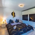 Apartment Grosses Reihenhaus 100 M2, Messe 650m, Garten Bis 9 Gaeste, Gratis Parkplaetze, Naehe Europpark & Gifiz-see
