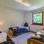 Grosses Reihenhaus 100 M2, Messe 650m, Garten Bis 9 Gaeste, Gratis Parkplaetze, Naehe Europpark & Gifiz-see Apartment