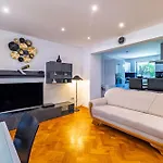 Apartment Grosses Reihenhaus 100 M2, Messe 650m, Garten Bis 9 Gaeste, Gratis Parkplaetze, Naehe Europpark & Gifiz-see