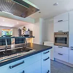 Grosses Reihenhaus 100 M2, Messe 650m, Garten Bis 9 Gaeste, Gratis Parkplaetze, Naehe Europpark & Gifiz-see