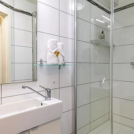 Grosses Reihenhaus 100 M2, Messe 650m, Garten Bis 9 Gaeste, Gratis Parkplaetze, Naehe Europpark & Gifiz-see * Оффенбург